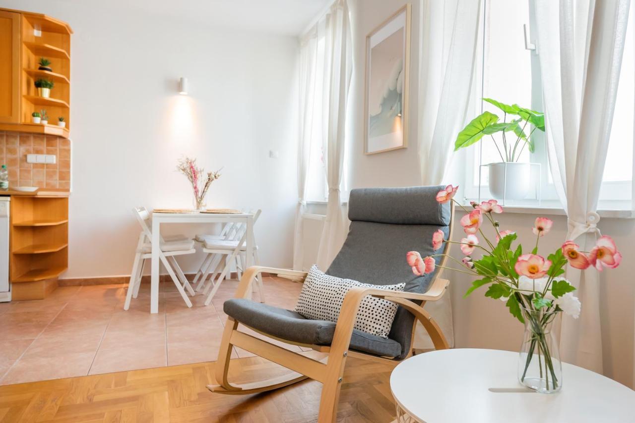 New Town Spacious Apartment Варшава Экстерьер фото